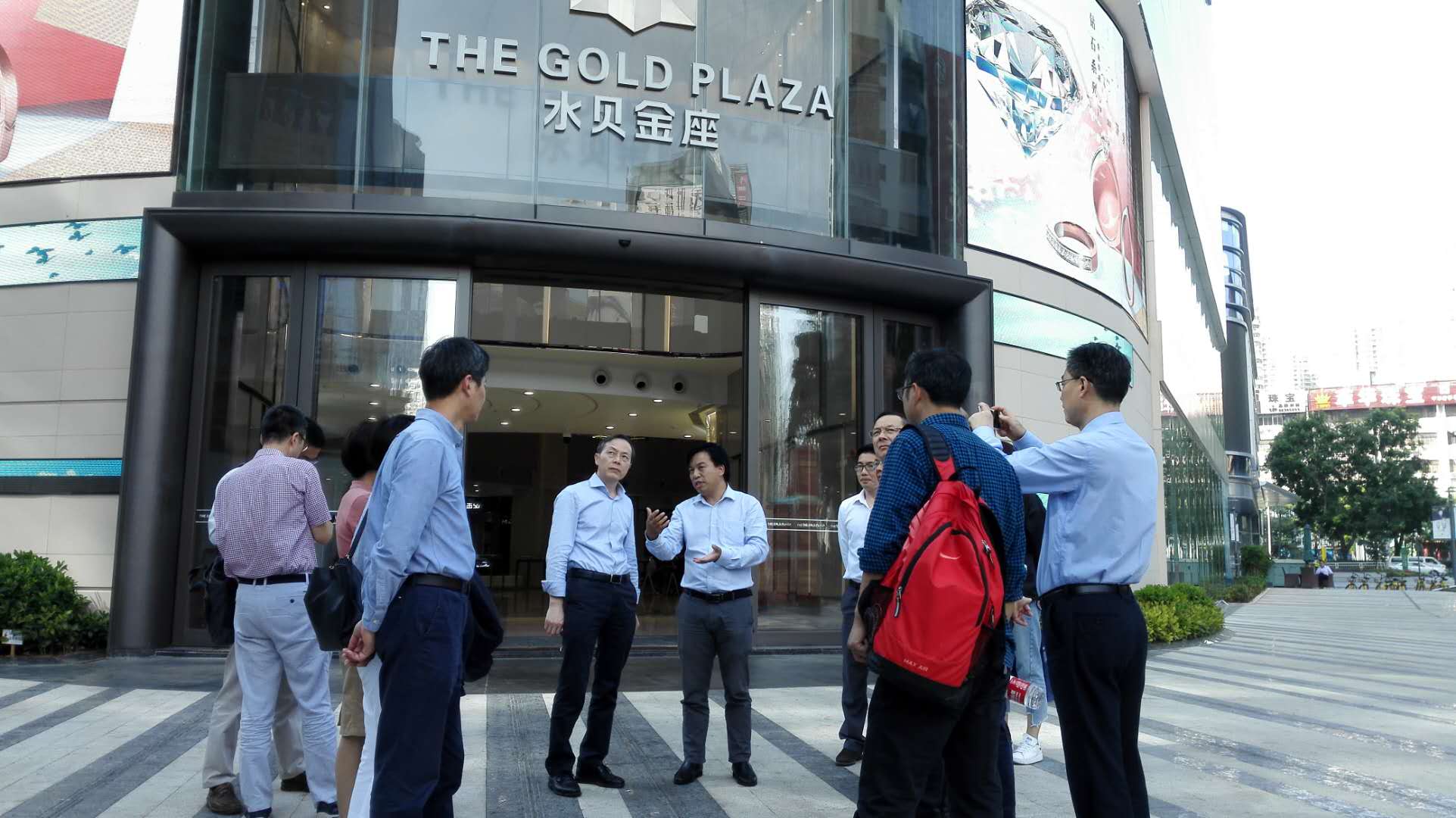 集團(tuán)公司黨委書記、總經(jīng)理虞岳明帶隊(duì)考察深圳工藝美術(shù)行業(yè)