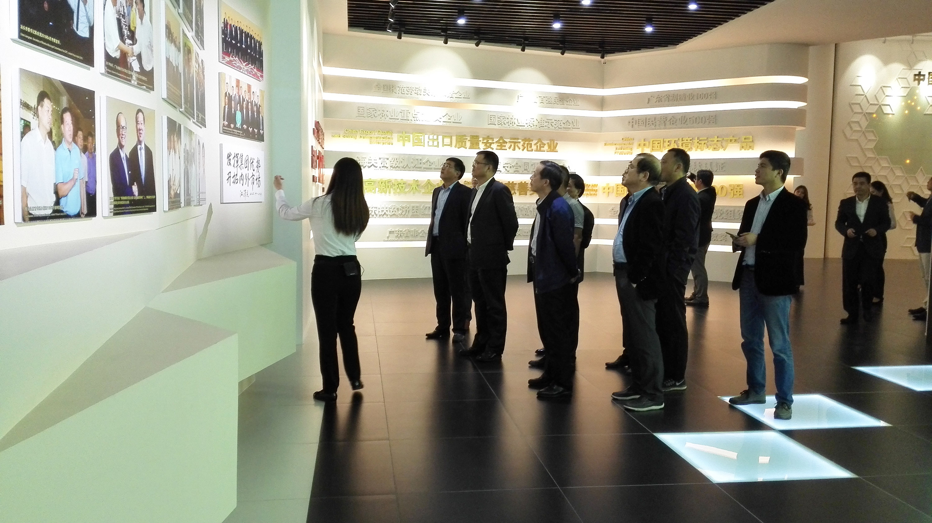 集團(tuán)公司黨委書記、總經(jīng)理虞岳明一行赴宜華集團(tuán)洽談合作