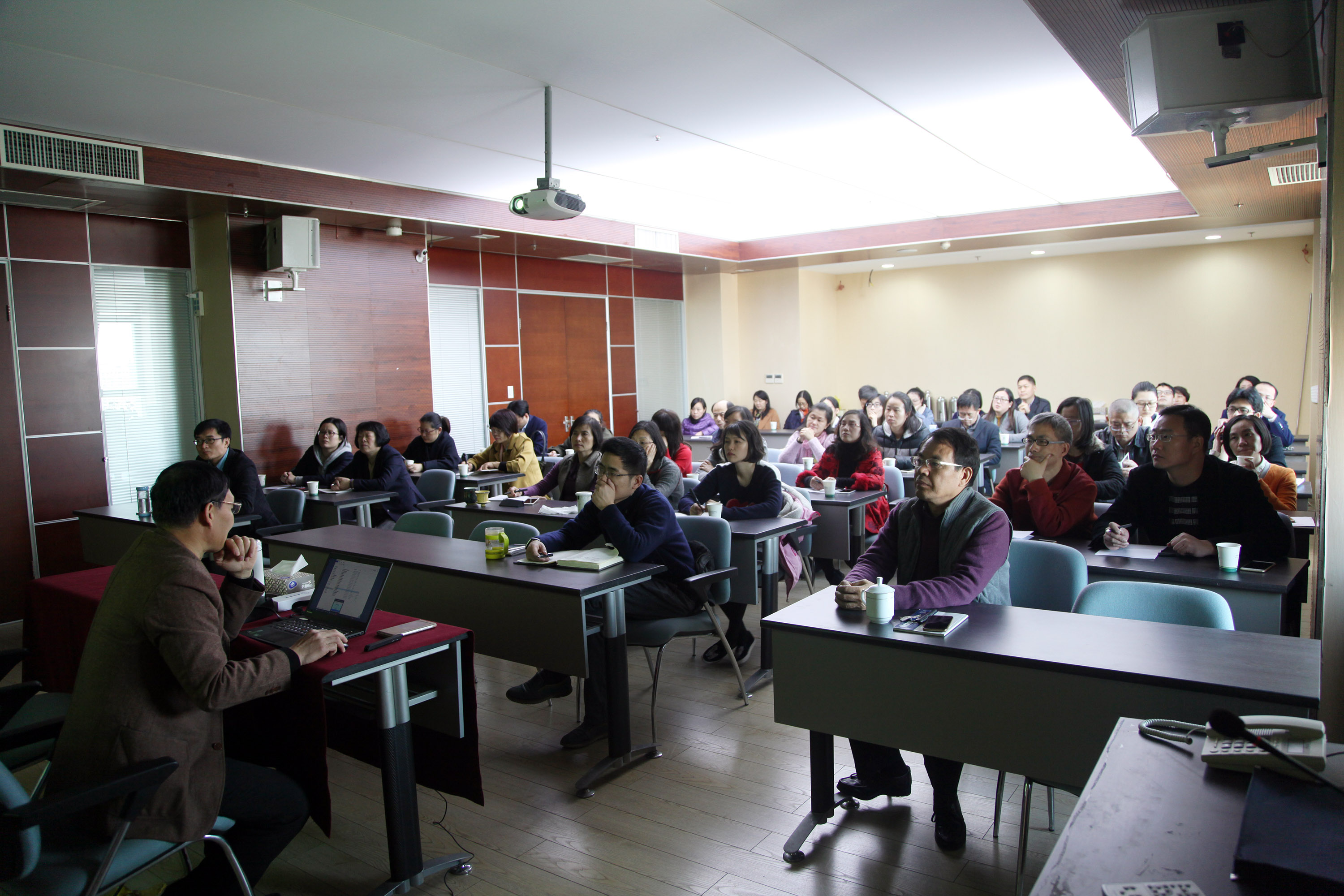 提升財(cái)務(wù)專(zhuān)業(yè)技能，助力“雙輪驅(qū)動(dòng)”戰(zhàn)略——集團(tuán)公司舉辦財(cái)務(wù)培訓(xùn)會(huì)議