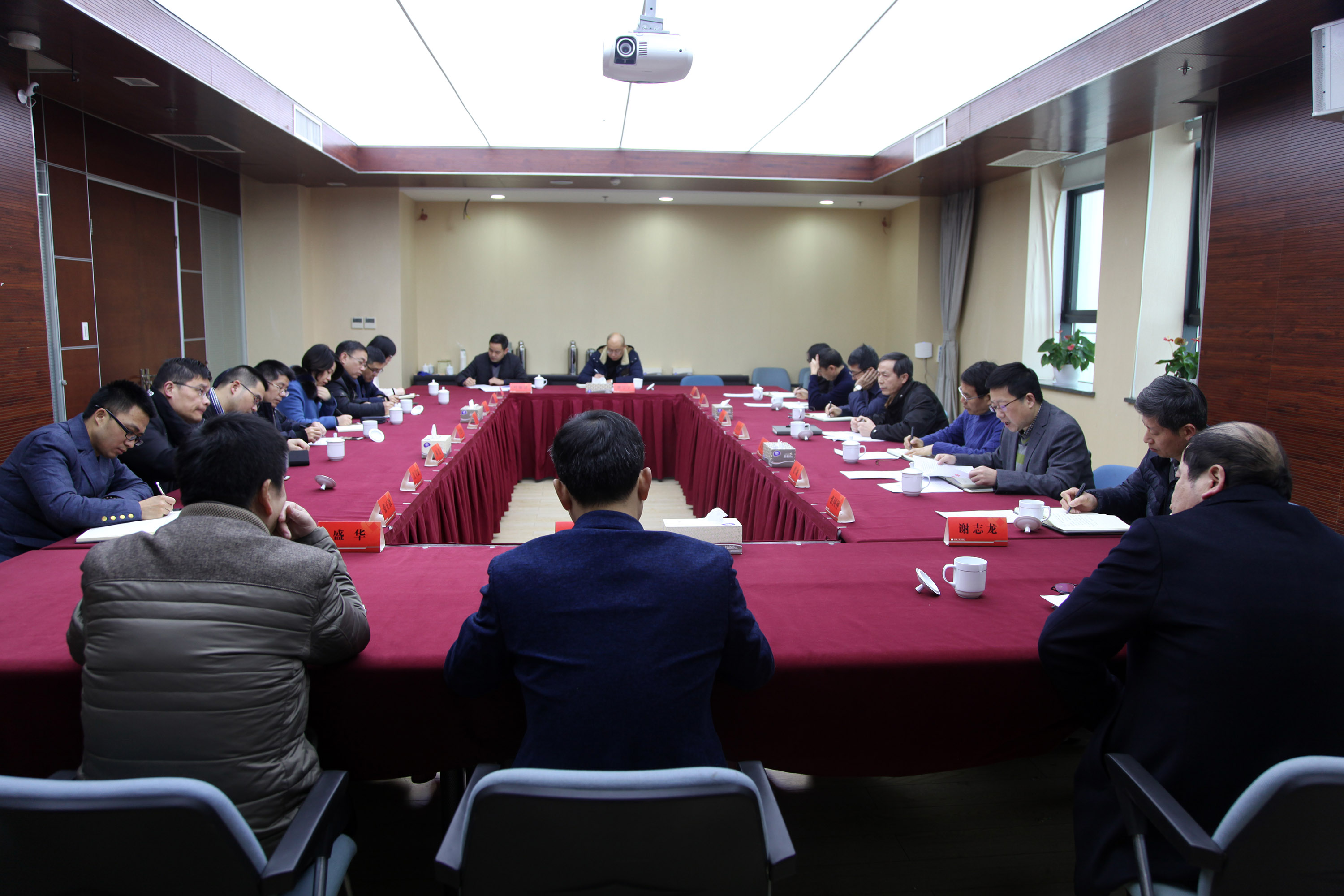 集團(tuán)公司召開黨委（擴(kuò)大）會議傳達(dá)學(xué)習(xí)黨的十九屆二中全會、十九屆中央紀(jì)委二次全會精神