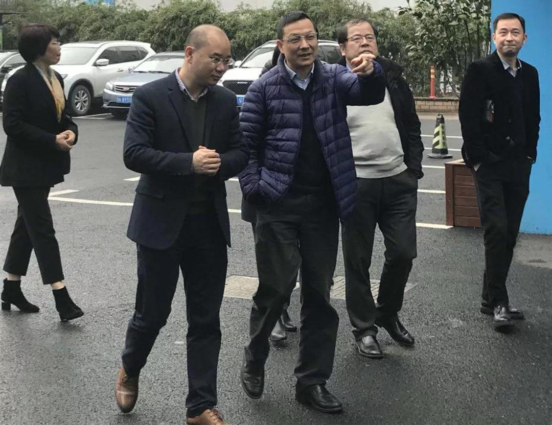 集團公司副總經理余顯勇一行考察米果五常部落