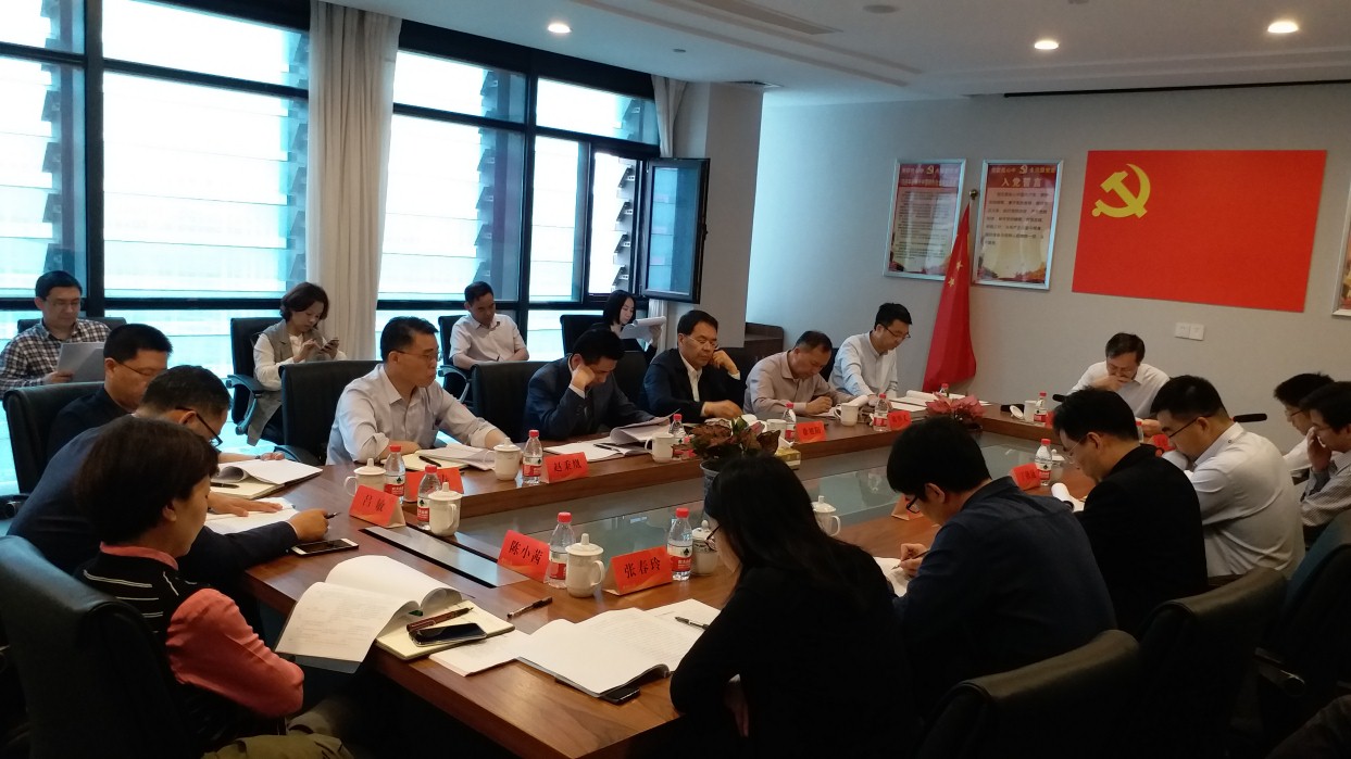 集團(tuán)公司董事長(zhǎng)虞岳明一行蒞臨皮塑指導(dǎo)調(diào)研