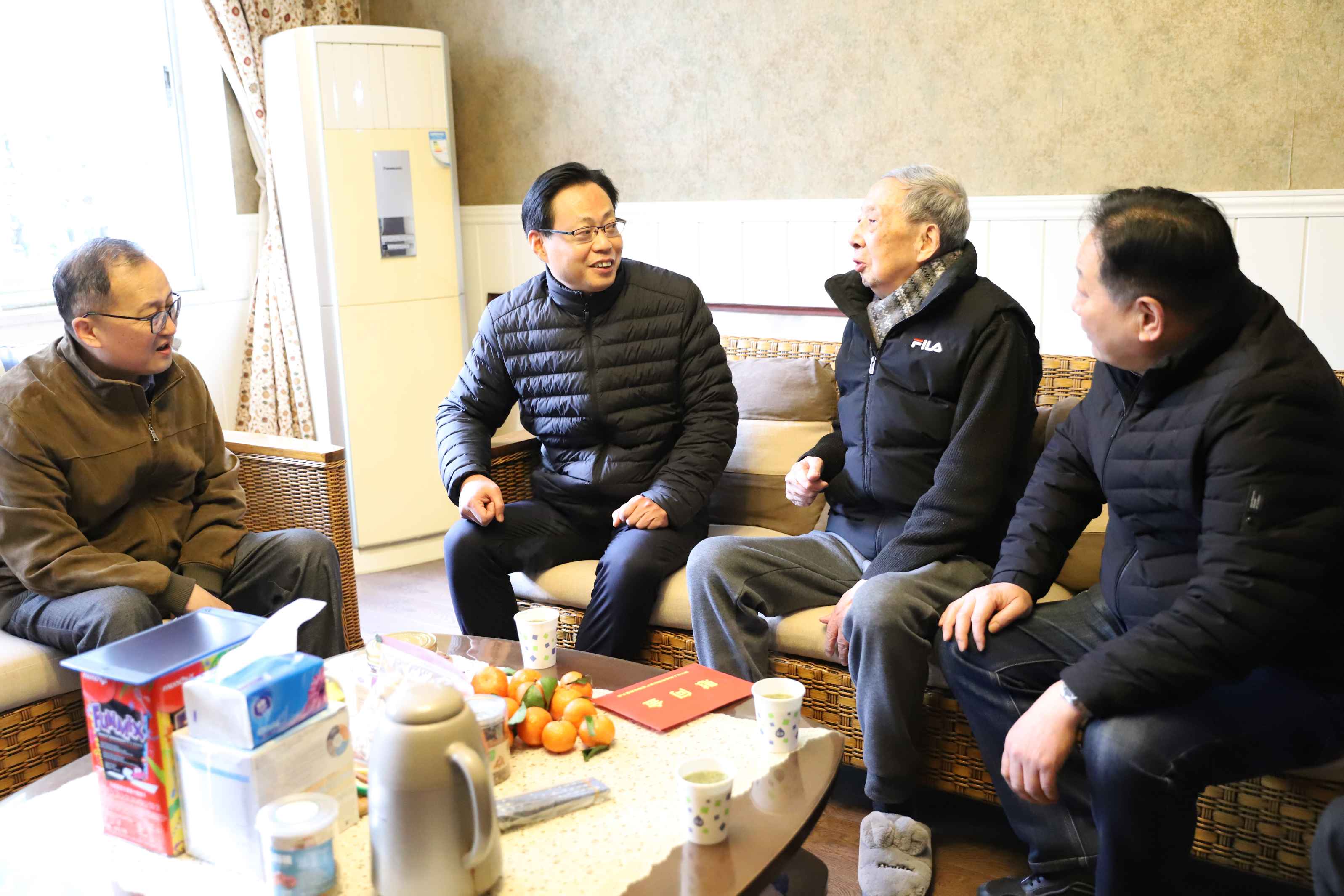 省國(guó)資委黨委委員、副主任劉盛輝到省二輕集團(tuán)開(kāi)展年度黨建工作檢查考核和“三服務(wù)”活動(dòng)