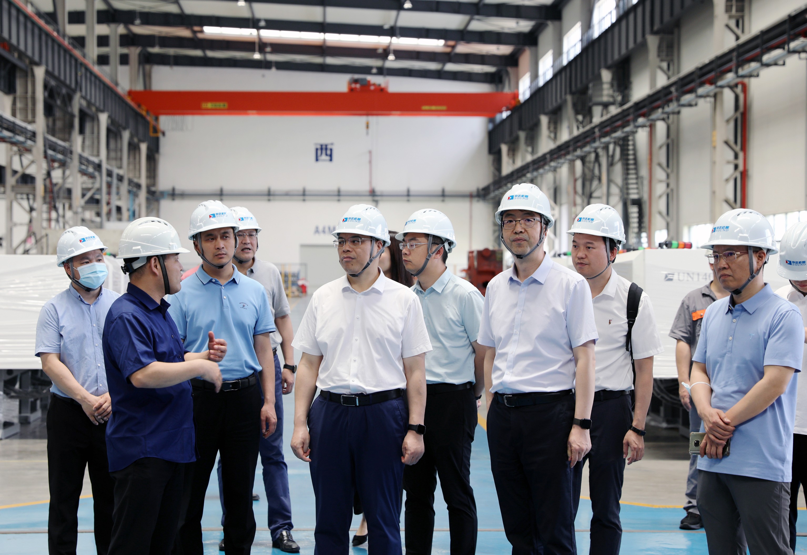 省經(jīng)信廳黨組成員、副廳長葉健松一行赴申達機器公司開展調(diào)研和“三服務(wù)”