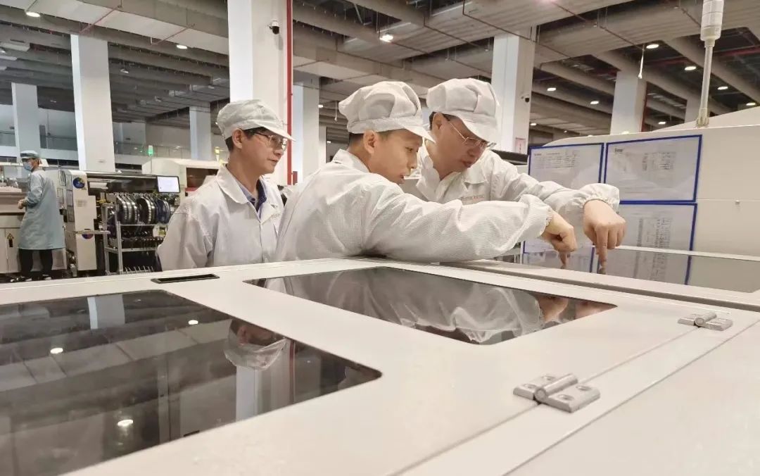 集團(tuán)公司黨委書記、董事長楊勝杰一行赴紫光恒越調(diào)研智能工廠