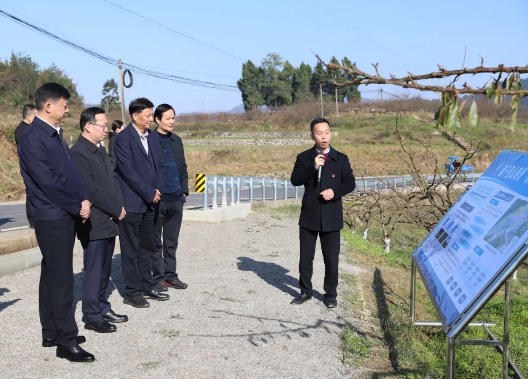 省國(guó)資委黨委副書記蒲曉斌帶隊(duì)赴省二輕集團(tuán)東西部協(xié)作幫扶村四川省宣漢縣洞子村調(diào)研