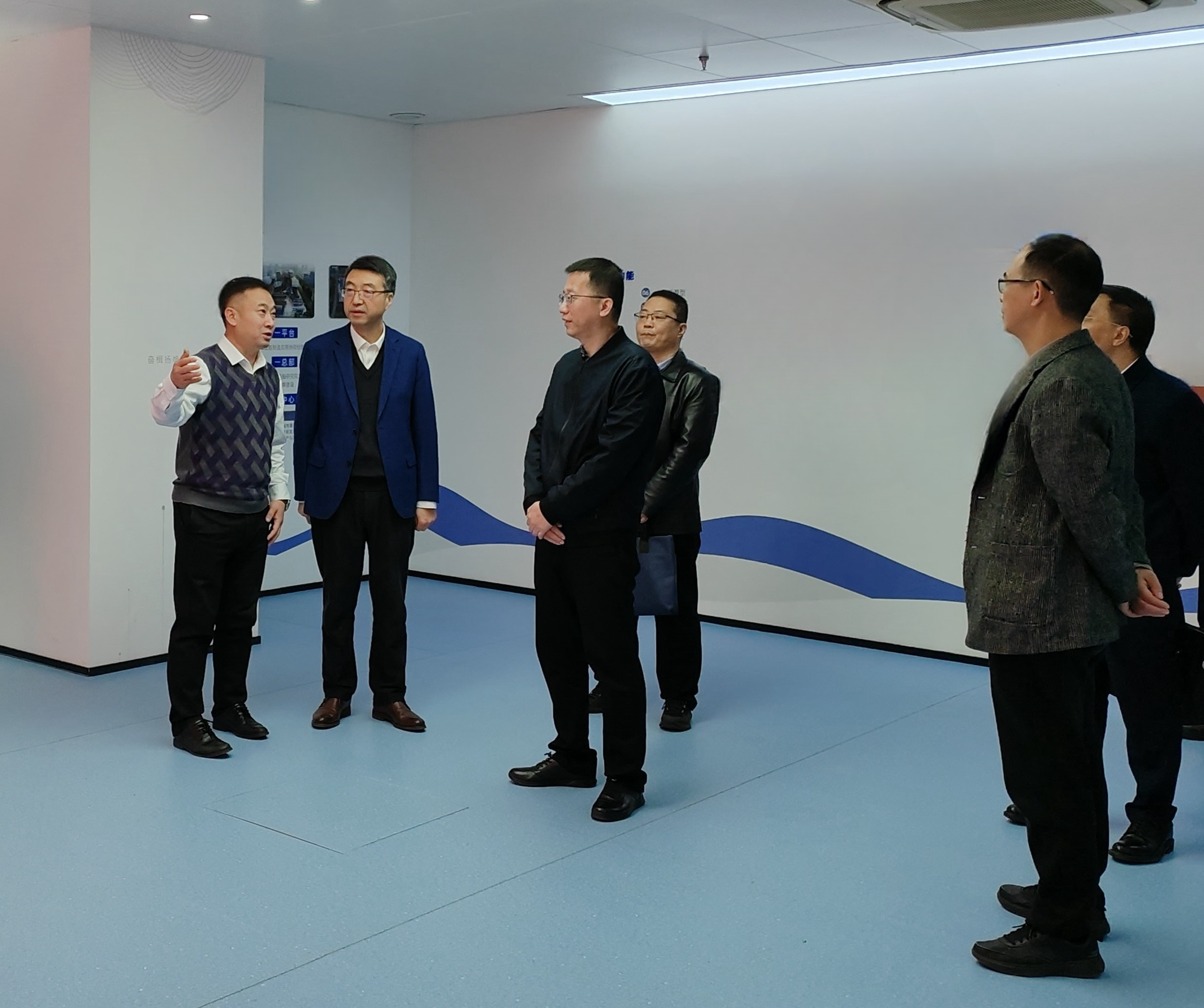 省國(guó)資委黨委委員、副主任陳孝在省二輕集團(tuán)開展“大走訪大調(diào)研大服務(wù)大解題”活動(dòng)