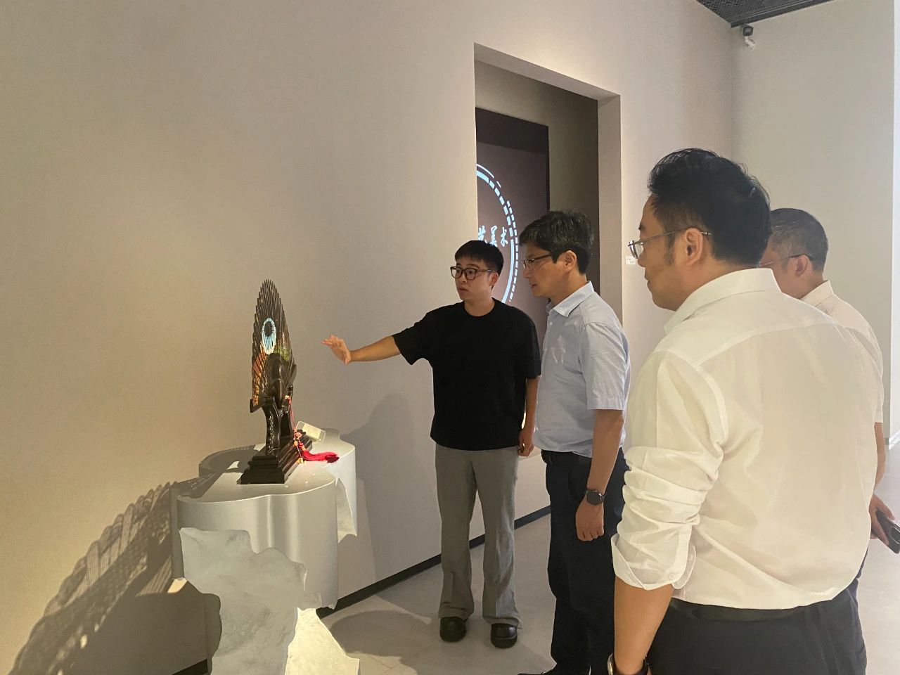 浦江縣委書記胡作滔一行到訪省二輕集團(tuán)