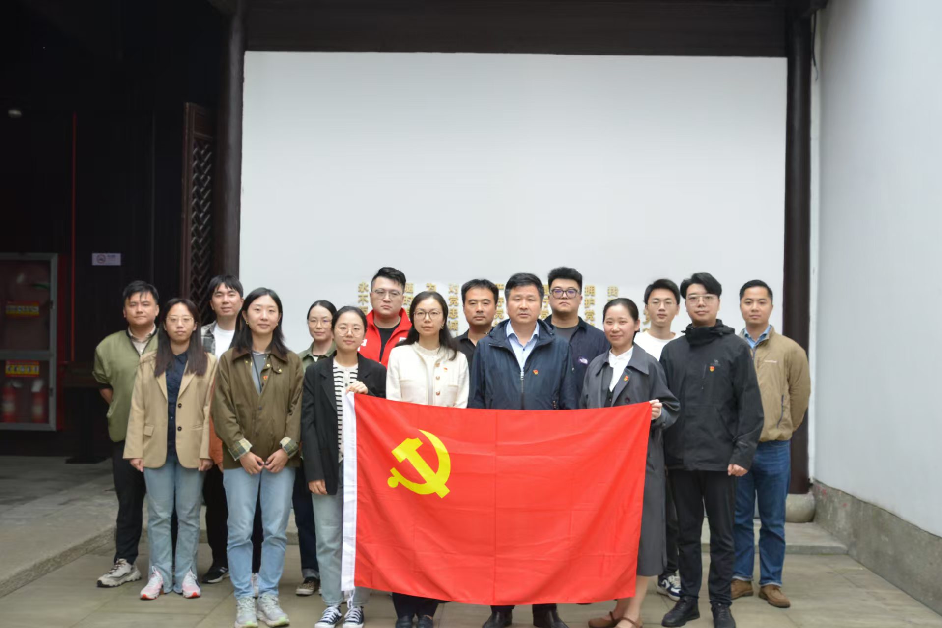 融資租賃公司黨支部開(kāi)展“尋訪總書(shū)記足跡，深挖理論與實(shí)踐‘富礦’”主題黨日活動(dòng)