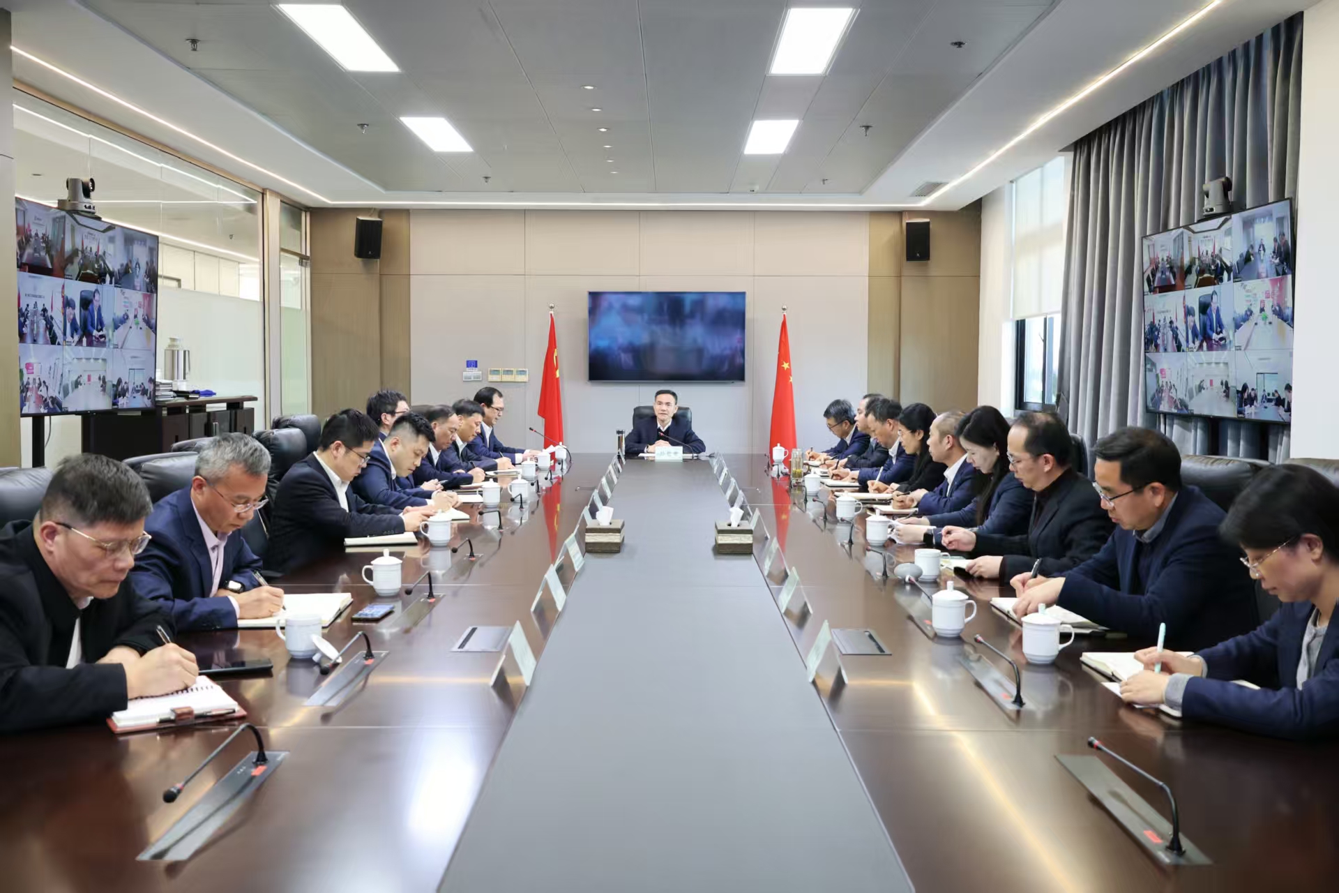 省二輕集團(tuán)召開(kāi)黨委(擴(kuò)大)會(huì)議 部署深入貫徹中央八項(xiàng)規(guī)定精神學(xué)習(xí)教育工作