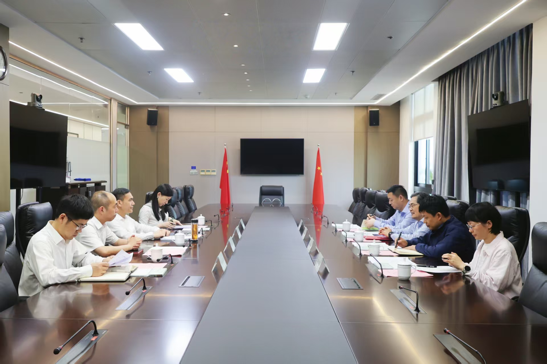 省慈善聯(lián)合總會副會長施利民一行到訪省二輕集團